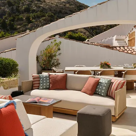 W Sardinia - Poltu Quatu Hotel 5*